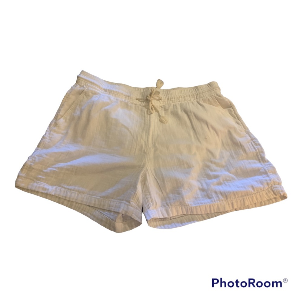 Old Navy wide leg gauzy shorts . 4 pockets . Size XL
